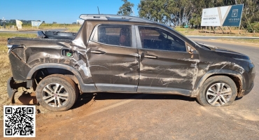Carmo do Paranaíba – Motorista fica ferido em acidente na rotatória do trevo de acesso a cidade pela BR-354 Carmo do Paranaíba – Motorista fica ferido em acidente na rotatória do trevo de acesso a cidade pela BR-354