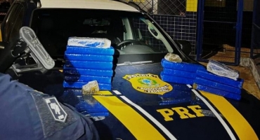 Passageiro de ônibus é preso pela PRF transportando 16 barras de maconha na BR-365; no município de Patos de Minas Passageiro de ônibus é preso pela PRF transportando 16 barras de maconha na BR-365; no município de Patos de Minas