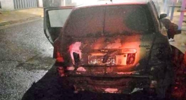 Incêndio criminoso destrói veículos no bairro Jardim Panorâmico, em Patos de Minas Incêndio criminoso destrói veículos no bairro Jardim Panorâmico, em Patos de Minas