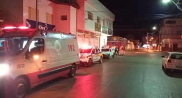 Carmo do Paranaíba – Acidente na rotatória da Rua Governador Valadares com a Avenida Paranaíba deixa motociclista ferido Carmo do Paranaíba – Acidente na rotatória da Rua Governador Valadares com a Avenida Paranaíba deixa motociclista ferido