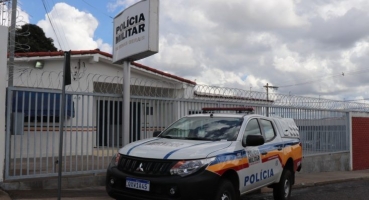 Rapaz de 18 anos é preso no município de Presidente Olegário suspeito de estuprar a própria mãe; entenda o caso Rapaz de 18 anos é preso no município de Presidente Olegário suspeito de estuprar a própria mãe; entenda o caso