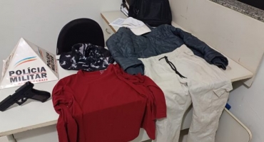 PM prende encaminha três suspeitos de tentativa de roubo a mercearia em Presidente Olegário para a delegacia PM prende encaminha três suspeitos de tentativa de roubo a mercearia em Presidente Olegário para a delegacia