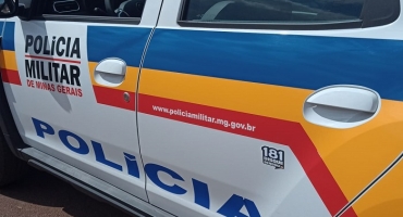 Carmo do Paranaíba – Casal em uma Honda/BIZ lesiona vítima com canivete e golpes de capacete na cabeça Carmo do Paranaíba – Casal em uma Honda/BIZ lesiona vítima com canivete e golpes de capacete na cabeça