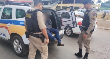 Homem é preso após entrar no banheiro do Terminal Rodoviário de Patos de Minas e mostrar o pênis para mulher que fazia limpeza no local Homem é preso após entrar no banheiro do Terminal Rodoviário de Patos de Minas e mostrar o pênis para mulher que fazia limpeza no local