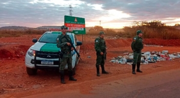 Policia Ambiental realiza operação contra descarte irregular de lixo e entulho, em Patos de Minas Policia Ambiental realiza operação contra descarte irregular de lixo e entulho, em Patos de Minas