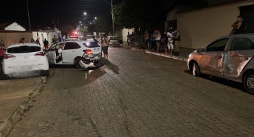 Patos de Minas - Motorista provoca acidente envolvendo quatro veículos no bairro Cristo Redentor Patos de Minas - Motorista provoca acidente envolvendo quatro veículos no bairro Cristo Redentor