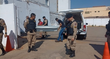 Homem é morto por estrangulamento em Patos de Minas e corpo deixado em estacionamento de hospital Homem é morto por estrangulamento em Patos de Minas e corpo deixado em estacionamento de hospital