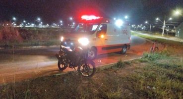 Mulher fica ferida após sofrer queda de moto no bairro Sorriso, em Patos de Minas Mulher fica ferida após sofrer queda de moto no bairro Sorriso, em Patos de Minas