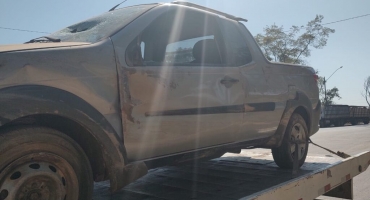Ladrões que roubaram carro de idosos em Patos de Minas sofrem acidente e abandonam o veículo na BR-365 Ladrões que roubaram carro de idosos em Patos de Minas sofrem acidente e abandonam o veículo na BR-365