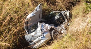 Jovem perde controle de veículo e cai em ribanceira na MGC-230, em Serra do Salitre Jovem perde controle de veículo e cai em ribanceira na MGC-230, em Serra do Salitre