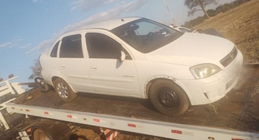 Veículo tomado de assalto em posto de combustível em Patos de Minas é localizado Veículo tomado de assalto em posto de combustível em Patos de Minas é localizado