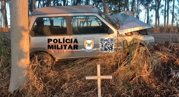 Condutor fica ferido após caminhonete entrar repentinamente em rodovia, em Carmo do Paranaíba Condutor fica ferido após caminhonete entrar repentinamente em rodovia, em Carmo do Paranaíba
