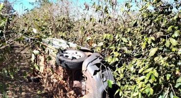 Rio Paranaíba – Motorista fica presa no veículo depois de capotamento na MG-230 Rio Paranaíba – Motorista fica presa no veículo depois de capotamento na MG-230