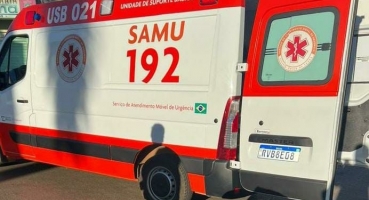 Homem invade ambulância do SAMU e ameaça colocar fogo no veículo Homem invade ambulância do SAMU e ameaça colocar fogo no veículo