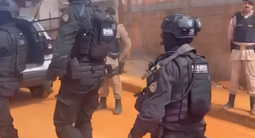 Campos Altos - Após mais de 18 horas de cárcere privado, pai libera filho de seis anos e se entrega a polícia Campos Altos - Após mais de 18 horas de cárcere privado, pai libera filho de seis anos e se entrega a polícia