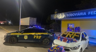 Araxá- Motorista é preso pela PRF na BR-262 transportando 308 tabletes de maconha Araxá- Motorista é preso pela PRF na BR-262 transportando 308 tabletes de maconha