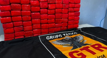 Rio Paranaíba - Mulheres abordadas às margens da BR-354 portavam malas com 53 quilos de maconha Rio Paranaíba - Mulheres abordadas às margens da BR-354 portavam malas com 53 quilos de maconha