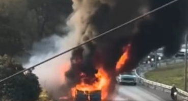 Criminosos ateiam fogo em ônibus na rodovia MG-10 em Vespasiano e ataque teria sido ordenado por detentos do presídio de Patrocínio Criminosos ateiam fogo em ônibus na rodovia MG-10 em Vespasiano e ataque teria sido ordenado por detentos do presídio de Patrocínio