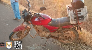 São Gotardo - Motoqueiro colide contra traseiro de automóvel na MG-235 e fica ferido São Gotardo - Motoqueiro colide contra traseiro de automóvel na MG-235 e fica ferido