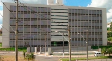 Homem acusado de tentar matar rapaz em discussão por causa de isqueiro é condenado no regime semiaberto Homem acusado de tentar matar rapaz em discussão por causa de isqueiro é condenado no regime semiaberto