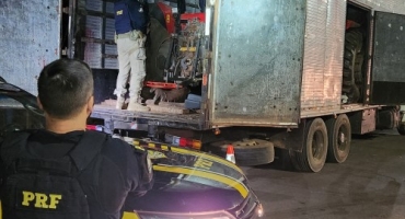 PRF recupera na BR-365 em Patos de Minas tratores roubados em Frutal avaliados em 600 mil reais PRF recupera na BR-365 em Patos de Minas tratores roubados em Frutal avaliados em 600 mil reais