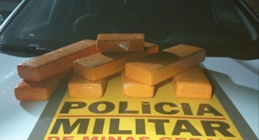 Abadia dos Dourados - Homem é preso com oito tabletes de maconha na BR-352 Abadia dos Dourados - Homem é preso com oito tabletes de maconha na BR-352