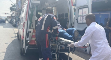 Duas pessoas são atingidas por disparos de arma de fogo no centro de Patos de Minas; uma das vítimas levou cinco vezes Duas pessoas são atingidas por disparos de arma de fogo no centro de Patos de Minas; uma das vítimas levou cinco vezes