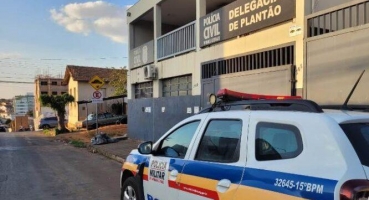 Homem leva golpe de facão na cabeça ao ser cobrado por divida; em Patos de Minas Homem leva golpe de facão na cabeça ao ser cobrado por divida; em Patos de Minas