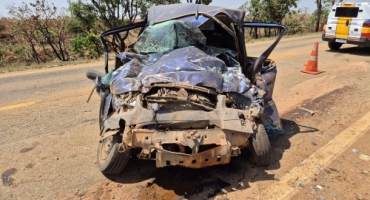 Motorista embriagado provoca acidente na BR-352 em Coromandel e duas pessoas morrem Motorista embriagado provoca acidente na BR-352 em Coromandel e duas pessoas morrem