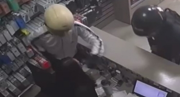Bandidos levam dezenas de celulares de loja durante assalto na cidade de Patos de Minas Bandidos levam dezenas de celulares de loja durante assalto na cidade de Patos de Minas