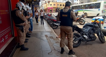 Bandidos cometem assalto em joalheria no centro de Patos de Minas Bandidos cometem assalto em joalheria no centro de Patos de Minas