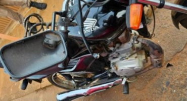 Condutora de motocicleta sofre graves ferimentos após avançar parada obrigatória e provocar acidente em Patos de Minas Condutora de motocicleta sofre graves ferimentos após avançar parada obrigatória e provocar acidente em Patos de Minas