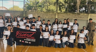 Alunos do 7º ano das Escolas Estaduais Coronel Cristiano e Marciano Brandão de Lagoa Formosa recebem certificados do PROERD Alunos do 7º ano das Escolas Estaduais Coronel Cristiano e Marciano Brandão de Lagoa Formosa recebem certificados do PROERD