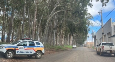 Furto em empresa de Carmo do Paranaíba: Suspeitos invadem estabelecimento e levam cofre contendo dinheiro e documentos Furto em empresa de Carmo do Paranaíba: Suspeitos invadem estabelecimento e levam cofre contendo dinheiro e documentos