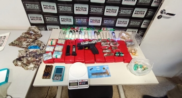 Três pessoas são presas por tráfico de drogas, roubo e com veículo clonado