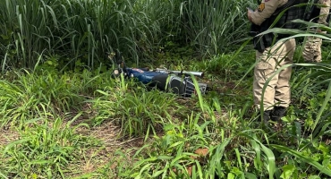 Motocicleta furtada em Lagamar é encontrada abandonada às margens da MGC-354; em Presidente Olegário Motocicleta furtada em Lagamar é encontrada abandonada às margens da MGC-354; em Presidente Olegário