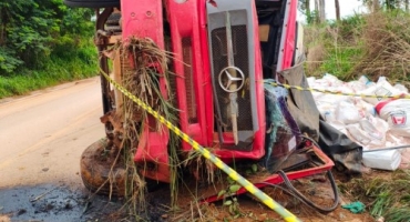 Coromandel - Motorista sofre acidente ao desviar de árvore caída na pista da BR-188 e morre Coromandel - Motorista sofre acidente ao desviar de árvore caída na pista da BR-188 e morre