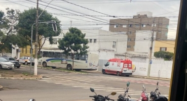 Motorista de ônibus passa por quebra-molas sem diminuir velocidade e duas passageiras ficam feridas; em Patos de Minas Motorista de ônibus passa por quebra-molas sem diminuir velocidade e duas passageiras ficam feridas; em Patos de Minas