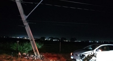 Motorista embriagada perde controle direcional e bate carro em poste na Avenida Afonso Queiroz em Patos de Minas Motorista embriagada perde controle direcional e bate carro em poste na Avenida Afonso Queiroz em Patos de Minas