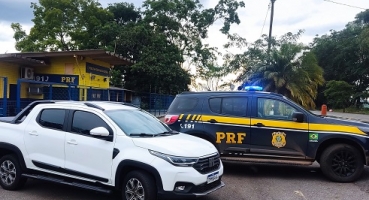 Veículo furtado em Belo Horizonte é recuperado pela PRF de Patos de Minas na BR-365 Veículo furtado em Belo Horizonte é recuperado pela PRF de Patos de Minas na BR-365