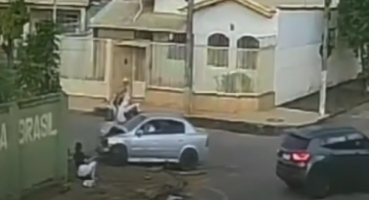 Patos de Minas - Motorista avança parada obrigatória, causa acidente, atropela pedestre e foge sem prestar socorro Patos de Minas - Motorista avança parada obrigatória, causa acidente, atropela pedestre e foge sem prestar socorro