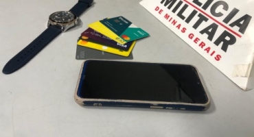 Polícia Militar prende suspeitos de cometer assalto contra pedestre na cidade de Patos de Minas Polícia Militar prende suspeitos de cometer assalto contra pedestre na cidade de Patos de Minas