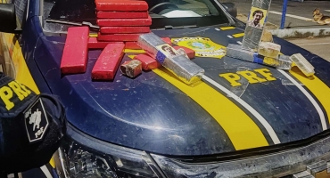 Passageiro de ônibus é preso com 15 barras de maconha na BR-365, em Patos de Minas Passageiro de ônibus é preso com 15 barras de maconha na BR-365, em Patos de Minas