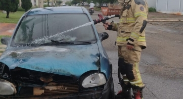 Patos de Minas - Incêndio criminoso destrói veículo no bairro Boa Vista Patos de Minas - Incêndio criminoso destrói veículo no bairro Boa Vista