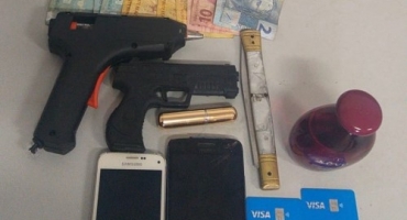 Patos de Minas - Dois indivíduos são presos após roubarem residência no Bairro Vila Rosa