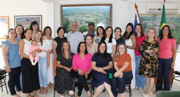 Prefeito de Lagoa Formosa e Secretária de Educação recebem novas diretoras das escolas municipais Prefeito de Lagoa Formosa e Secretária de Educação recebem novas diretoras das escolas municipais