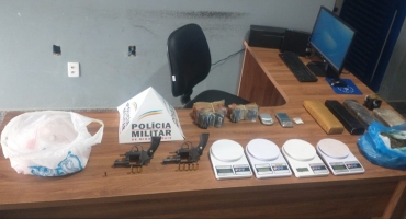 São Gotardo - PM prende autores de tráfico de drogas e posse ilegal de arma de fogo São Gotardo - PM prende autores de tráfico de drogas e posse ilegal de arma de fogo