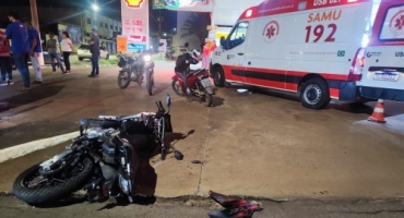 Patos de Minas - Acidente entre motocicletas deixa três feridos no cruzamento da Rua Major Gote com a Rua Pará Patos de Minas - Acidente entre motocicletas deixa três feridos no cruzamento da Rua Major Gote com a Rua Pará