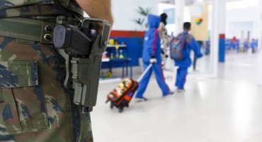 Policiamento e videomonitoramento: nova lei reforça segurança nas escolas de Minas Gerais Policiamento e videomonitoramento: nova lei reforça segurança nas escolas de Minas Gerais