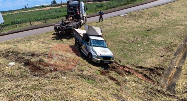 Motorista perde controle direcional e tomba caminhonete no Trevo da Pipoca; em Patos de Minas Motorista perde controle direcional e tomba caminhonete no Trevo da Pipoca; em Patos de Minas